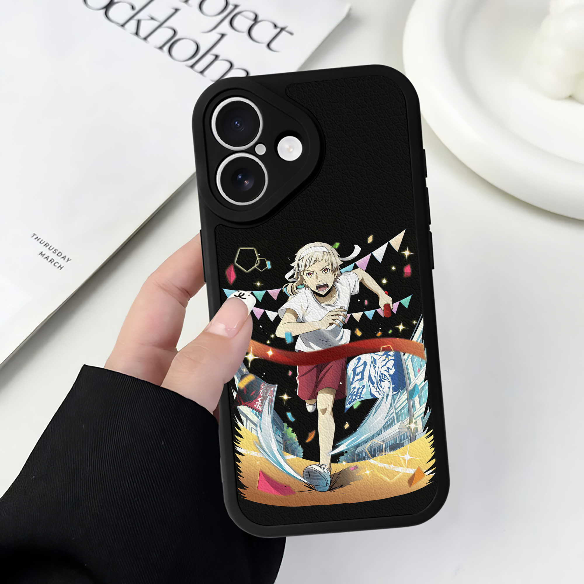 （画像用） 文豪ストレイドッグス Bungo Stray Dogs 【iPhone 16シリーズ対応】シリコンスマホケース（レザー調） 材質：シリコン
